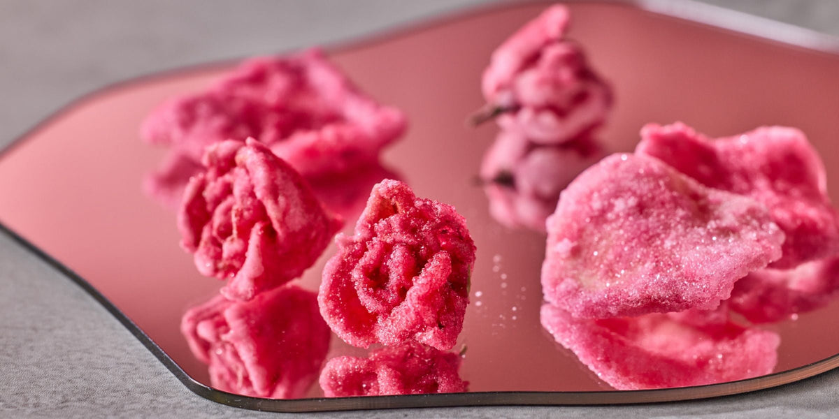 薔薇の砂糖菓子とお砂糖の結晶