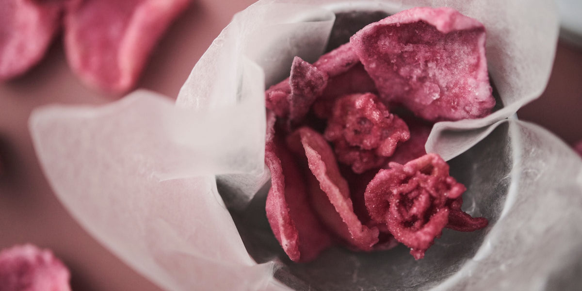 ヨーロッパの老舗菓子店で出会った、薔薇とスミレの砂糖漬け